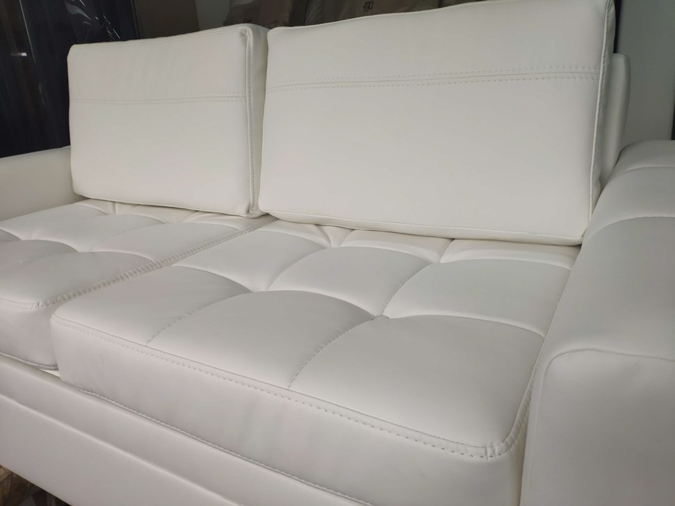 Sofa Verona rozkładana kanapa dwuosobowa białą eko skóra pikoeane siedziska