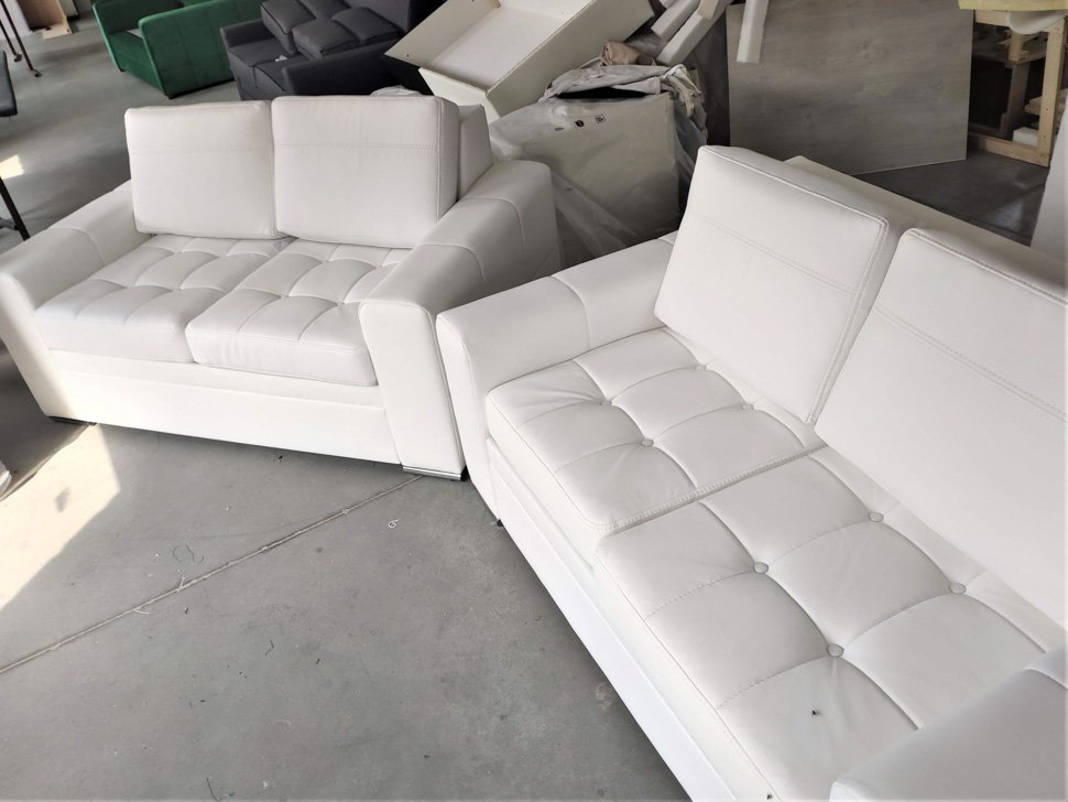 Sofa Verona rozkładana kanapa dwuosobowa białą eko skóra pikoeane siedziska